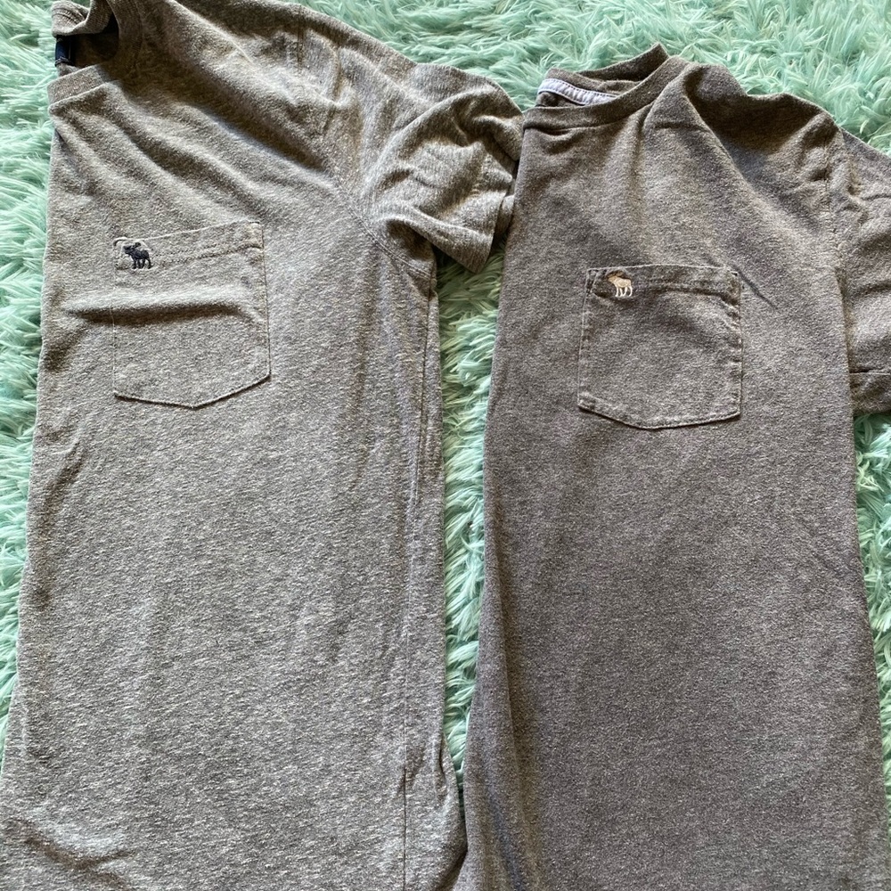 Men’s Abercrombie t shirts. Size small 💕